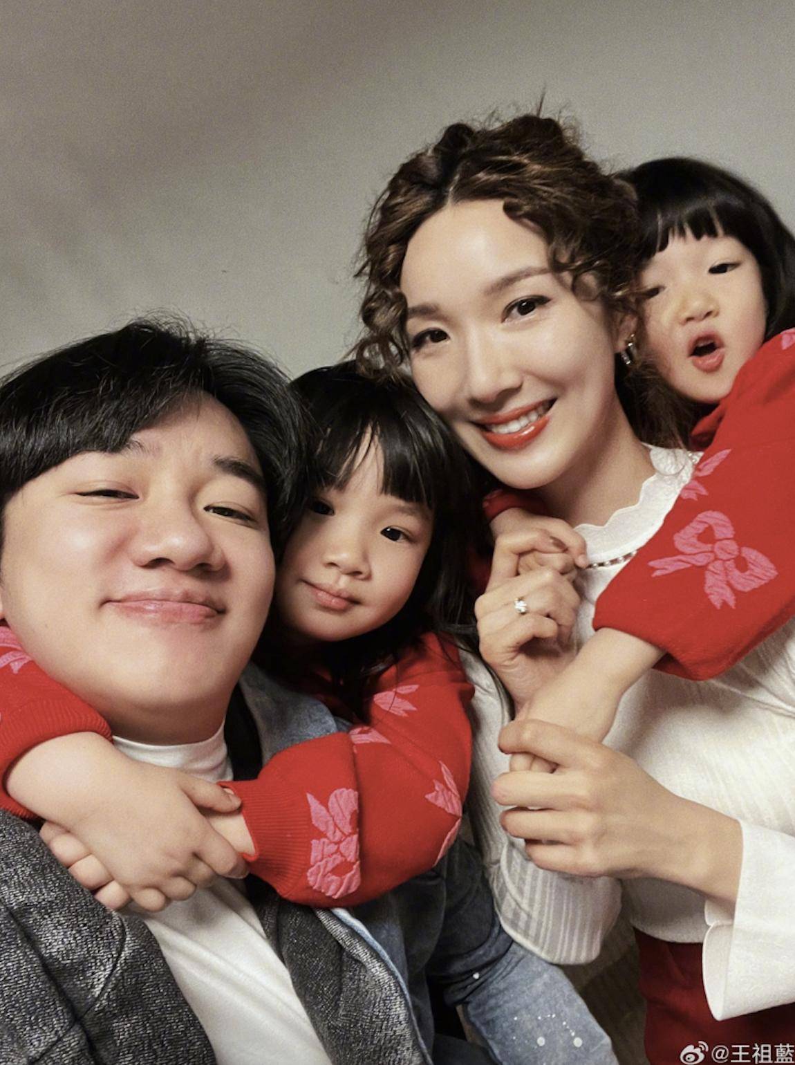 原創(chuàng)王祖藍(lán)為女兒舉家搬回香港，想給孩子安定生活，曾住內(nèi)地四處搬家