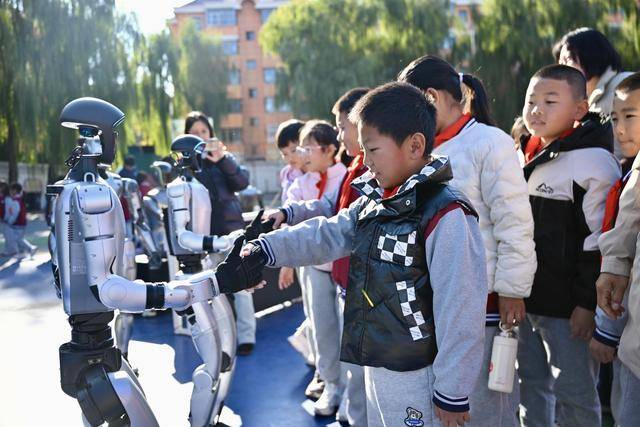 北京首批AI應(yīng)用場景標(biāo)桿校公布，50所大中小學(xué)入選