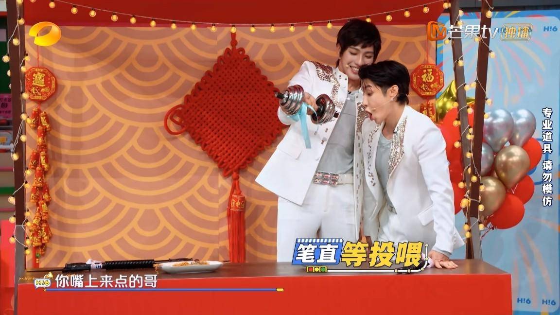 笑料百出！楊迪學(xué)孟宴臣“800次推眼鏡”，魏大勛本尊忍笑圍觀