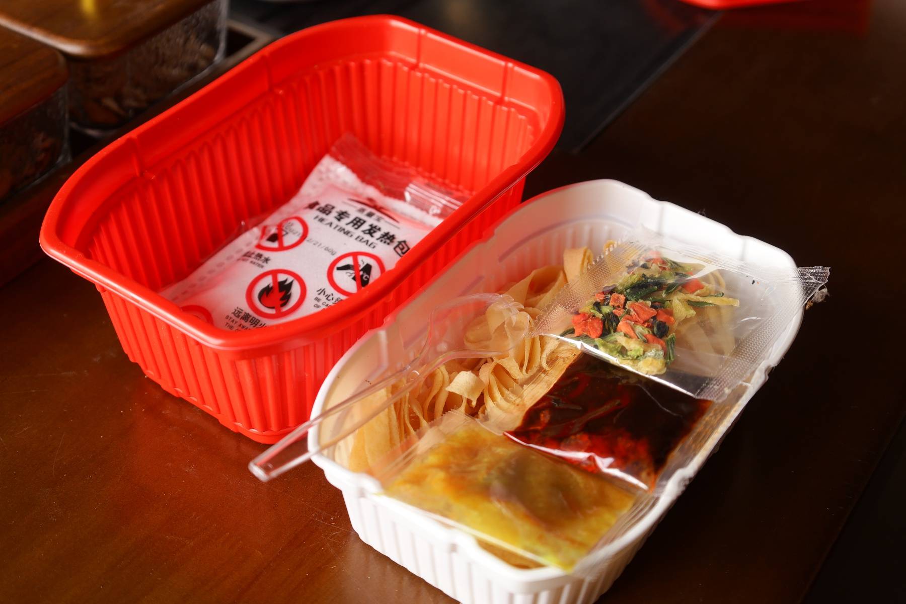 研究生放棄500強回鄉(xiāng)做豆絲，推出9.9元豆絲自熱鍋，拒絕“油哈味”與小作坊