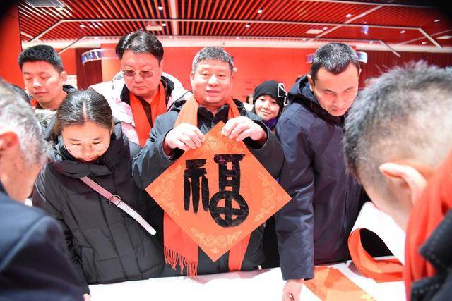 邯鄲市總工會(huì)舉辦“送萬福、進(jìn)萬家”書法公益活動(dòng)