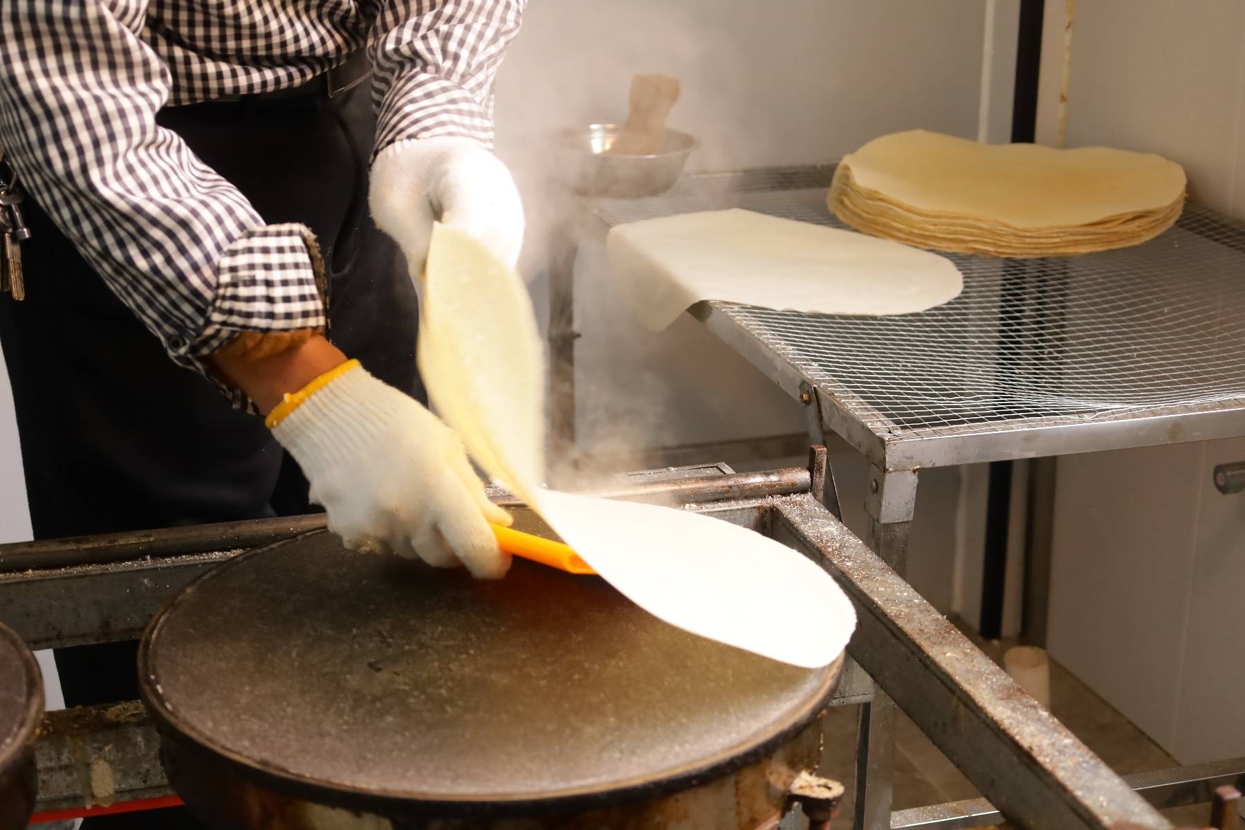 研究生放棄500強回鄉(xiāng)做豆絲，推出9.9元豆絲自熱鍋，拒絕“油哈味”與小作坊