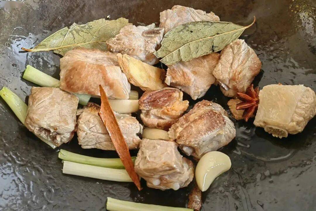 提前收藏！年夜飯巨好吃的排骨做法，酸酸甜甜超級香！