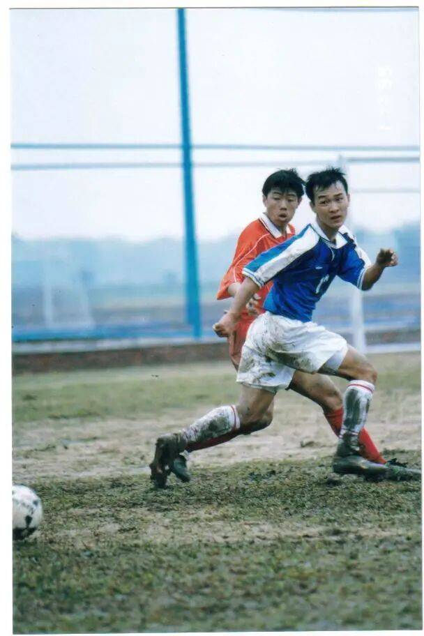 【頭條】五哥的足球故事《25》——中國(guó)職業(yè)球員全部都是大學(xué)生，中國(guó)足球沒(méi)文化？