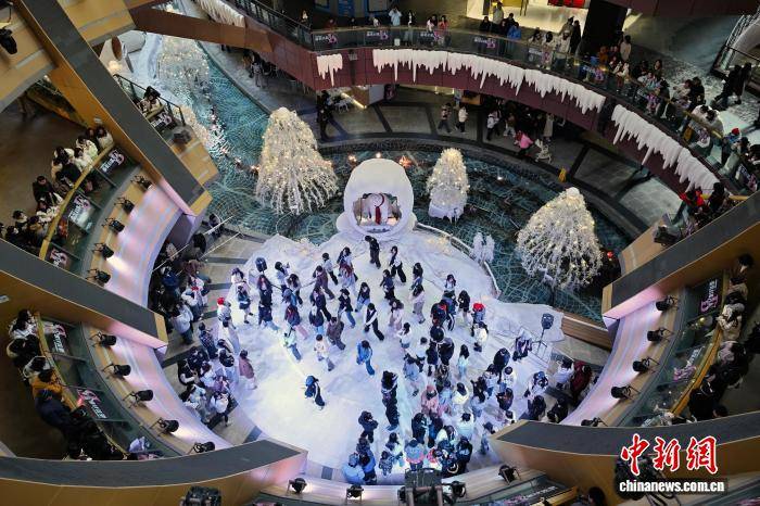 南京年輕人“隨機(jī)舞蹈”舞動青春活力