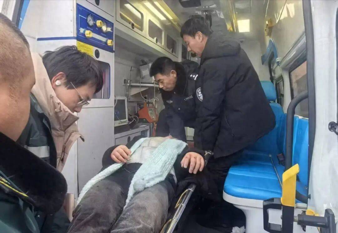 女大學(xué)生東北雪地里摔暈后，3根手指或面臨截肢