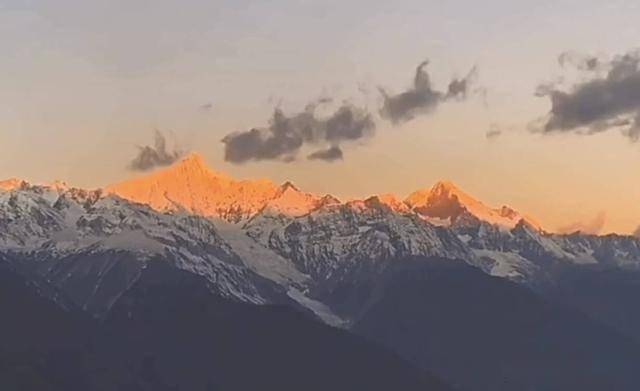 割肉？全天炸出30億資金：7500萬股地板價(jià)瘋狂出逃…