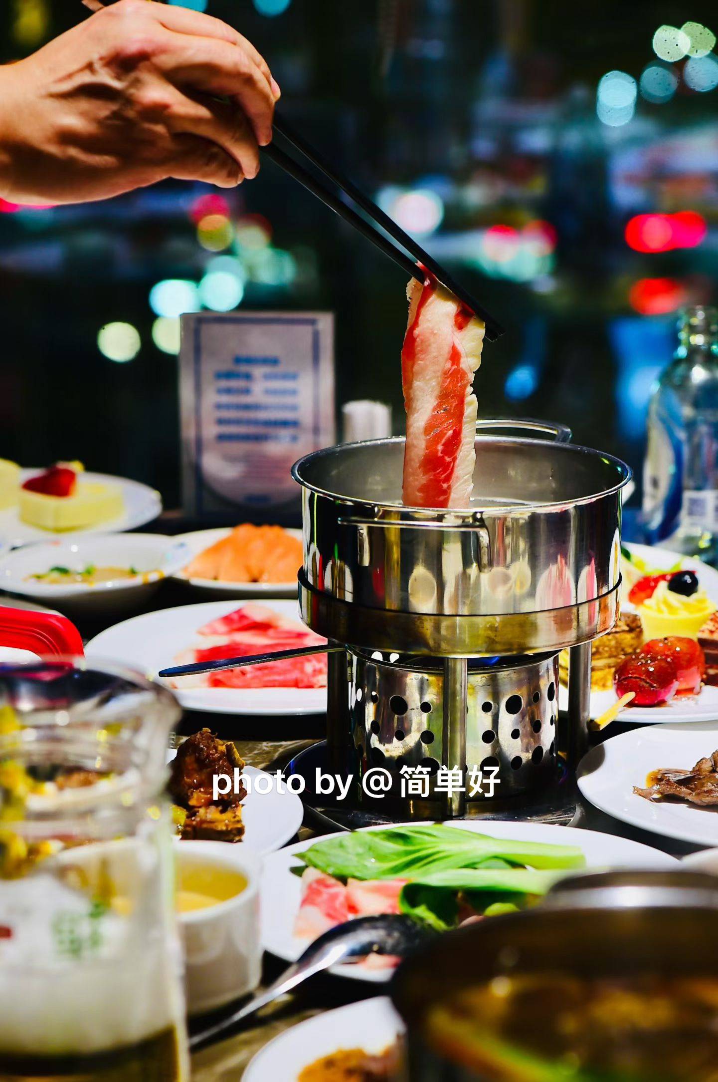 來(lái)沈陽(yáng)必吃小火鍋，世茂希爾頓美食自助大盤(pán)點(diǎn)