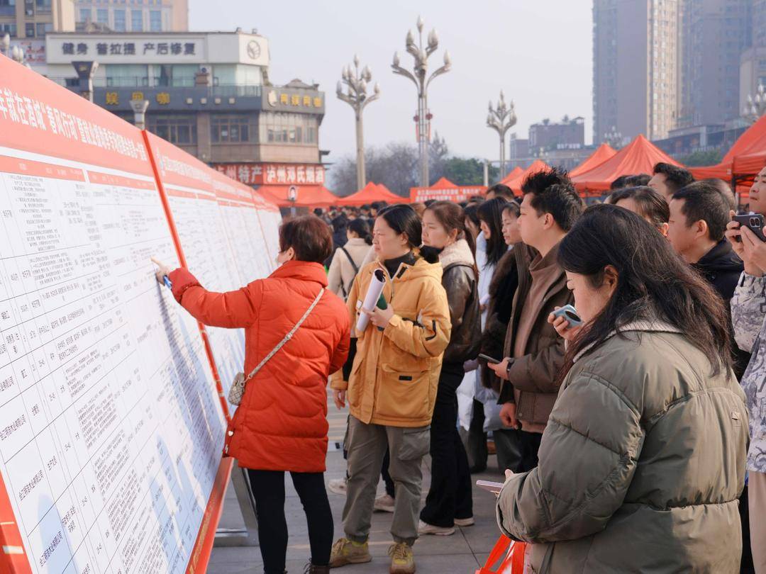 四川合江舉行專場(chǎng)招聘會(huì) 4800余個(gè)崗位吸引超5000人“趕集”