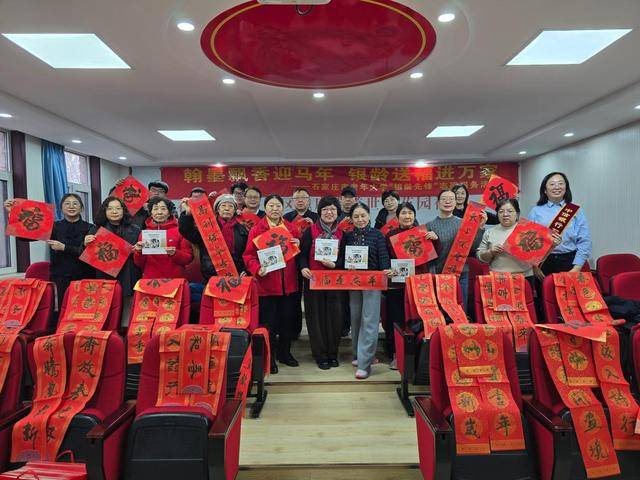 中信銀行石家莊分行走進(jìn)世紀(jì)花園社區(qū)開展金融教育宣傳