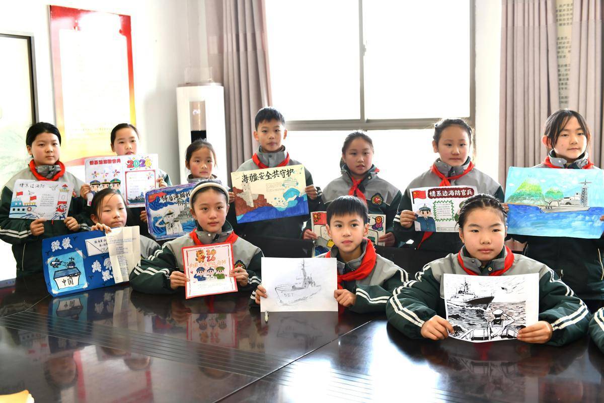 情系邊海防，共筑強(qiáng)軍夢！襄陽艦與襄陽小學(xué)生互贈擁軍“大禮包”