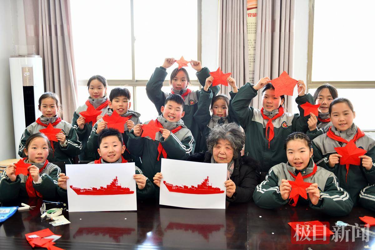 情系邊海防，共筑強(qiáng)軍夢！襄陽艦與襄陽小學(xué)生互贈擁軍“大禮包”