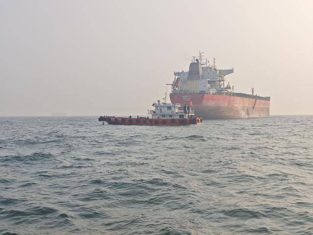 和移民管理警察一起，守護(hù)“海上國門”