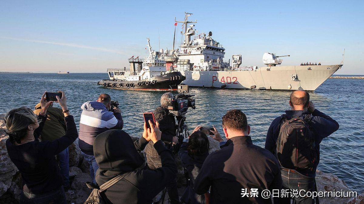 原創(chuàng)最高罰5萬歐！意大利撂下狠話：誰敢撈移民，就連人帶船扣到非洲