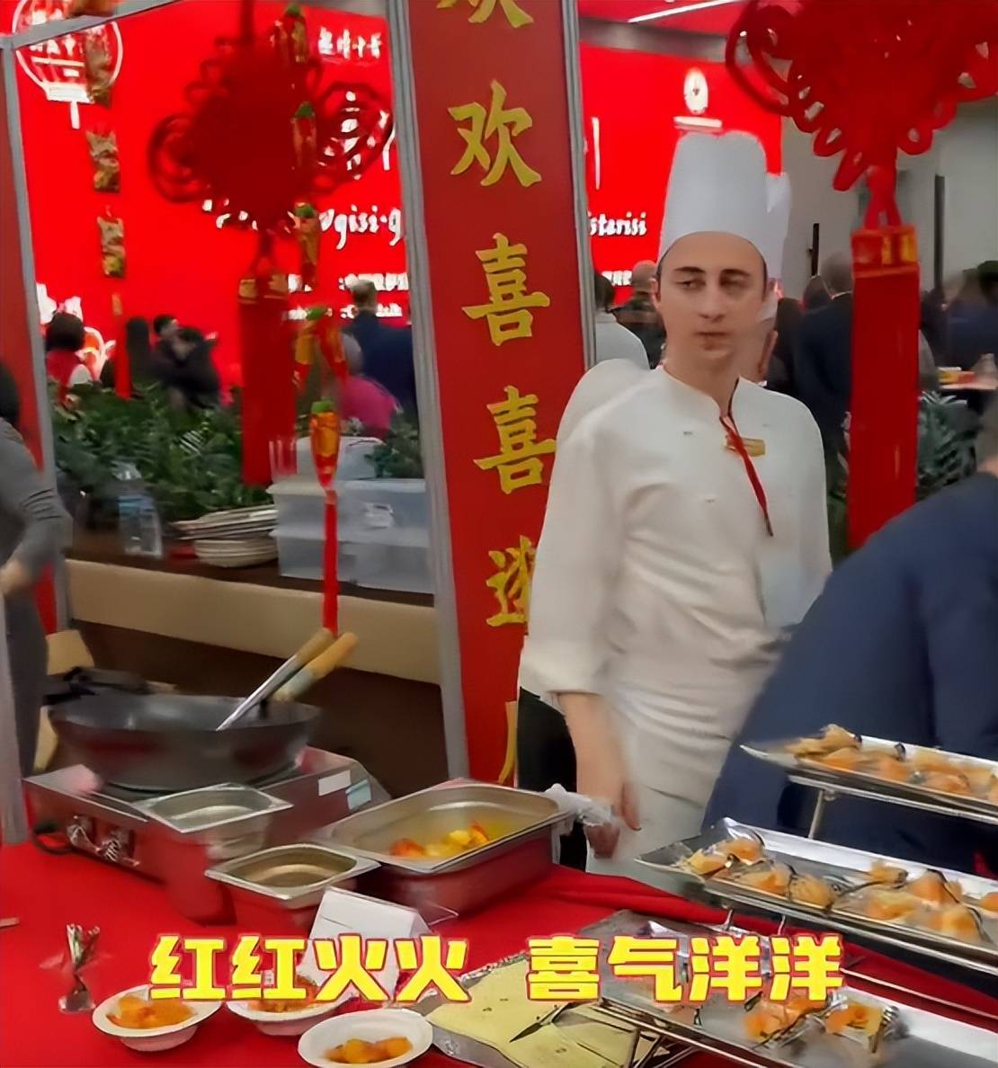 原創(chuàng)真喜慶！中國(guó)女排28歲王牌留洋土耳其過年曝光！吃美食看文藝表演