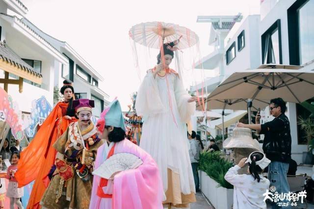 讓戲劇“生長”在山水之間！第七屆大涼山戲劇節(jié)閉幕