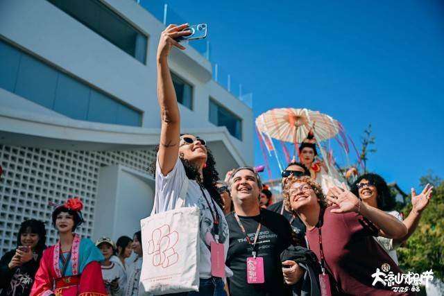 讓戲劇“生長”在山水之間！第七屆大涼山戲劇節(jié)閉幕