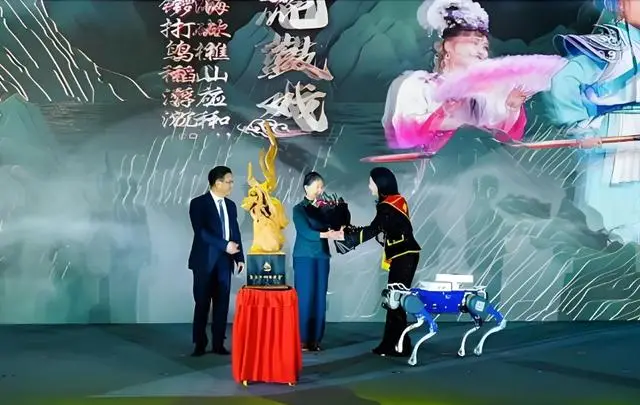 當(dāng)機(jī)器人成各路春晚“新寵”，租賃模式升級(jí)