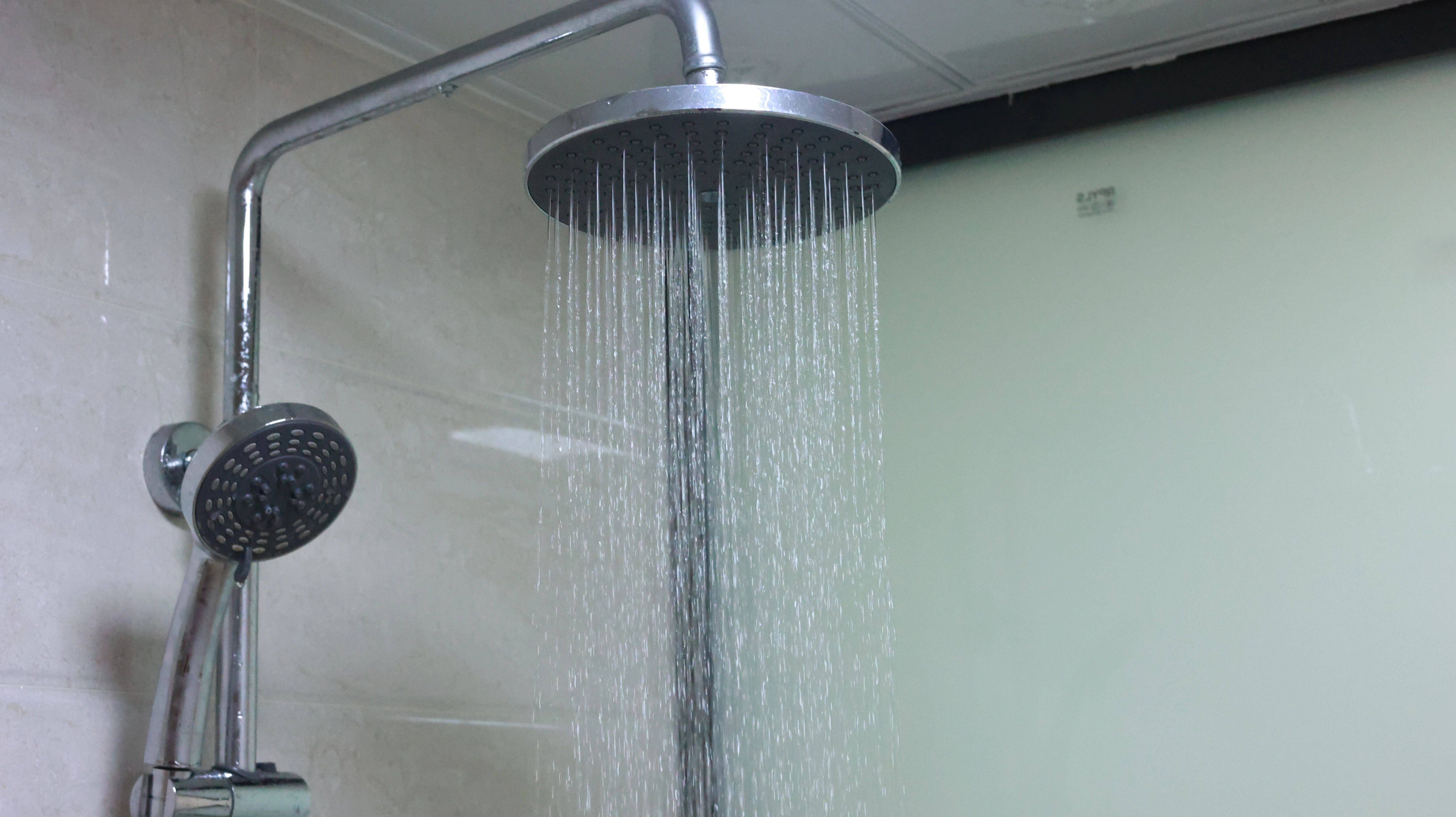 原創(chuàng)女性洗澡時(shí)，不需要洗得“太干凈”，這3處“臟一點(diǎn)”反而更健康