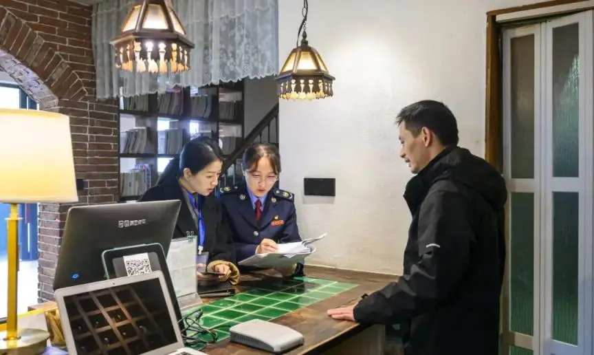 圖說(shuō)紀(jì)事丨嚴(yán)查違規(guī)吃喝、“快遞送禮”等“節(jié)日病”