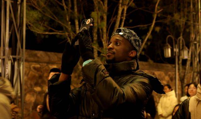 逛圓明園賞燈會(huì)！留學(xué)生在海淀沉浸式體驗(yàn)“中國(guó)年”