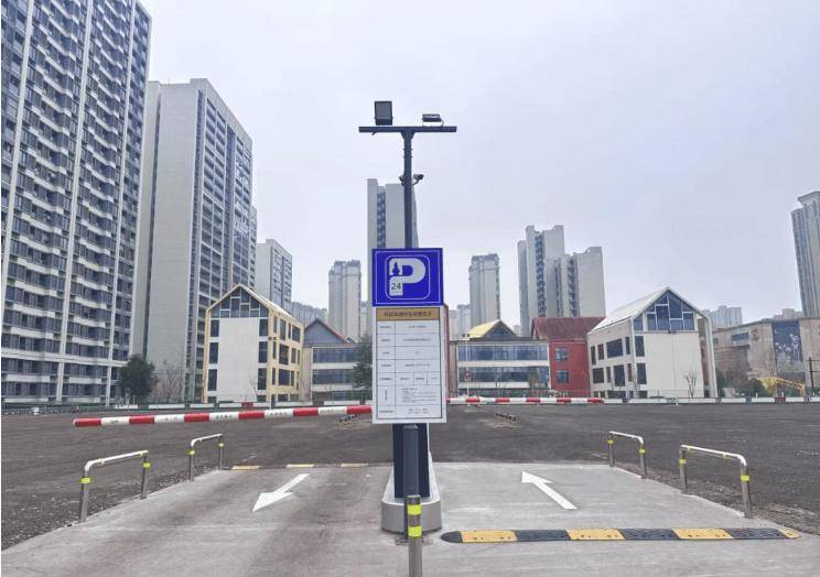 大學(xué)城北新增210個(gè)停車(chē)泊位，這個(gè)停車(chē)場(chǎng)正式啟用