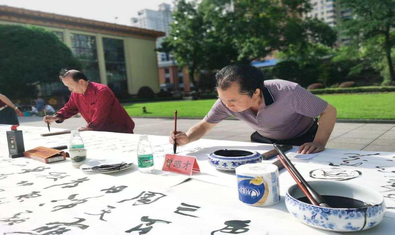 扎根人民 書法“五進(jìn)”——曾昭才先生的藝術(shù)堅(jiān)守與人民情懷