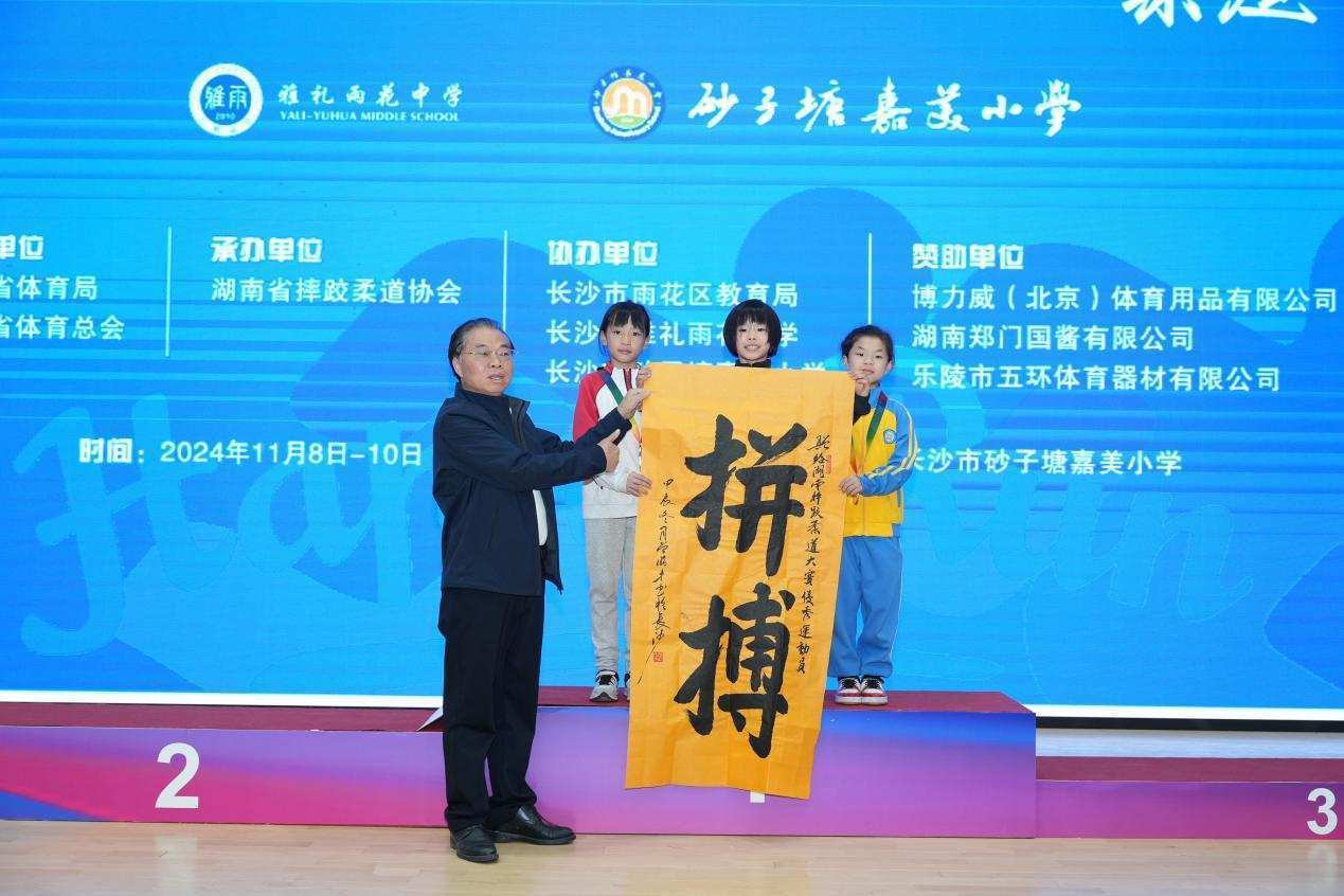 扎根人民 書法“五進(jìn)”——曾昭才先生的藝術(shù)堅(jiān)守與人民情懷