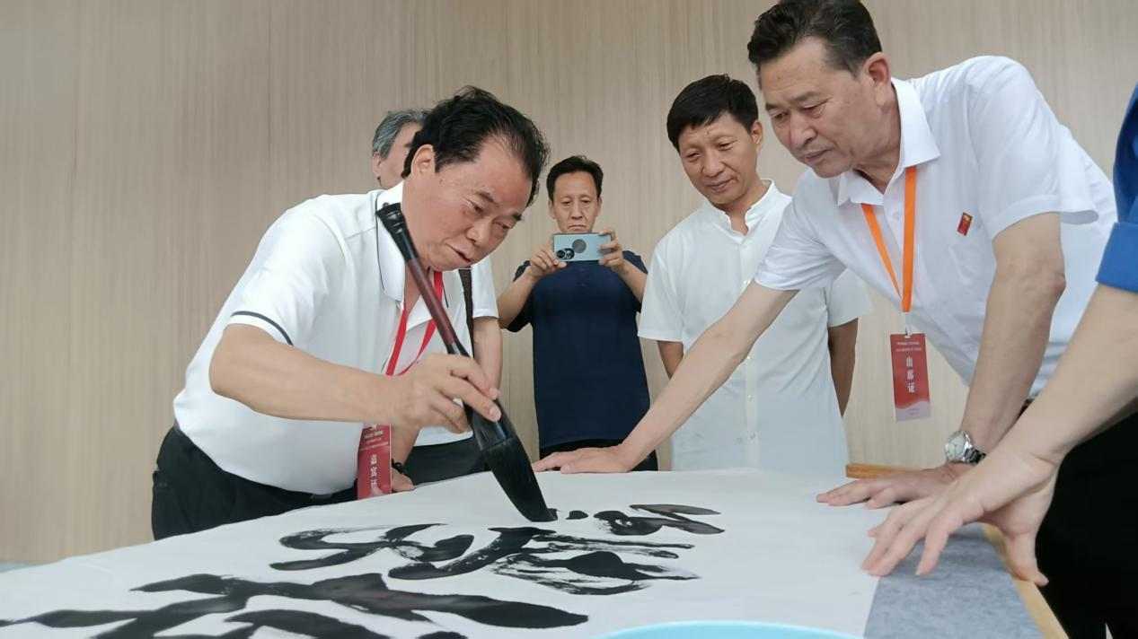 扎根人民 書法“五進(jìn)”——曾昭才先生的藝術(shù)堅(jiān)守與人民情懷