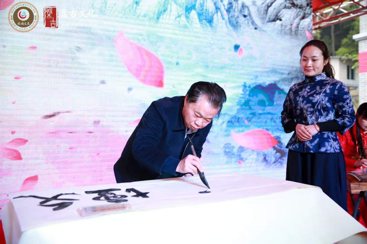 扎根人民 書法“五進(jìn)”——曾昭才先生的藝術(shù)堅(jiān)守與人民情懷