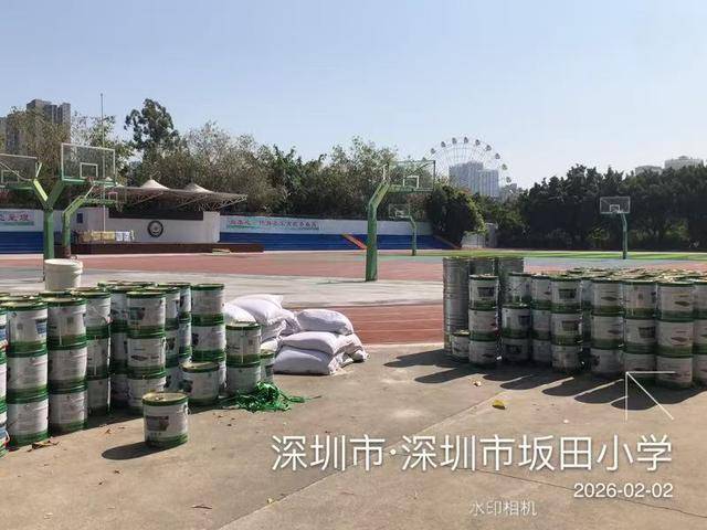 操場提前施工，招標(biāo)姍姍來遲？龍崗一小學(xué)運動場改造陷程序爭議