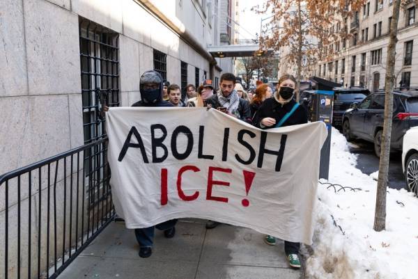 假扮警察強(qiáng)闖哥大！ICE抓女留學(xué)生，紐約市長找特朗普撈人