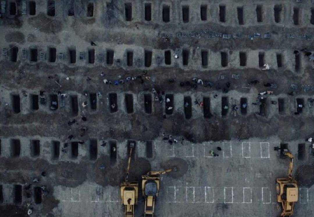 伊朗民眾為165名遇難小學(xué)生舉行葬禮，現(xiàn)場畫面令人心碎