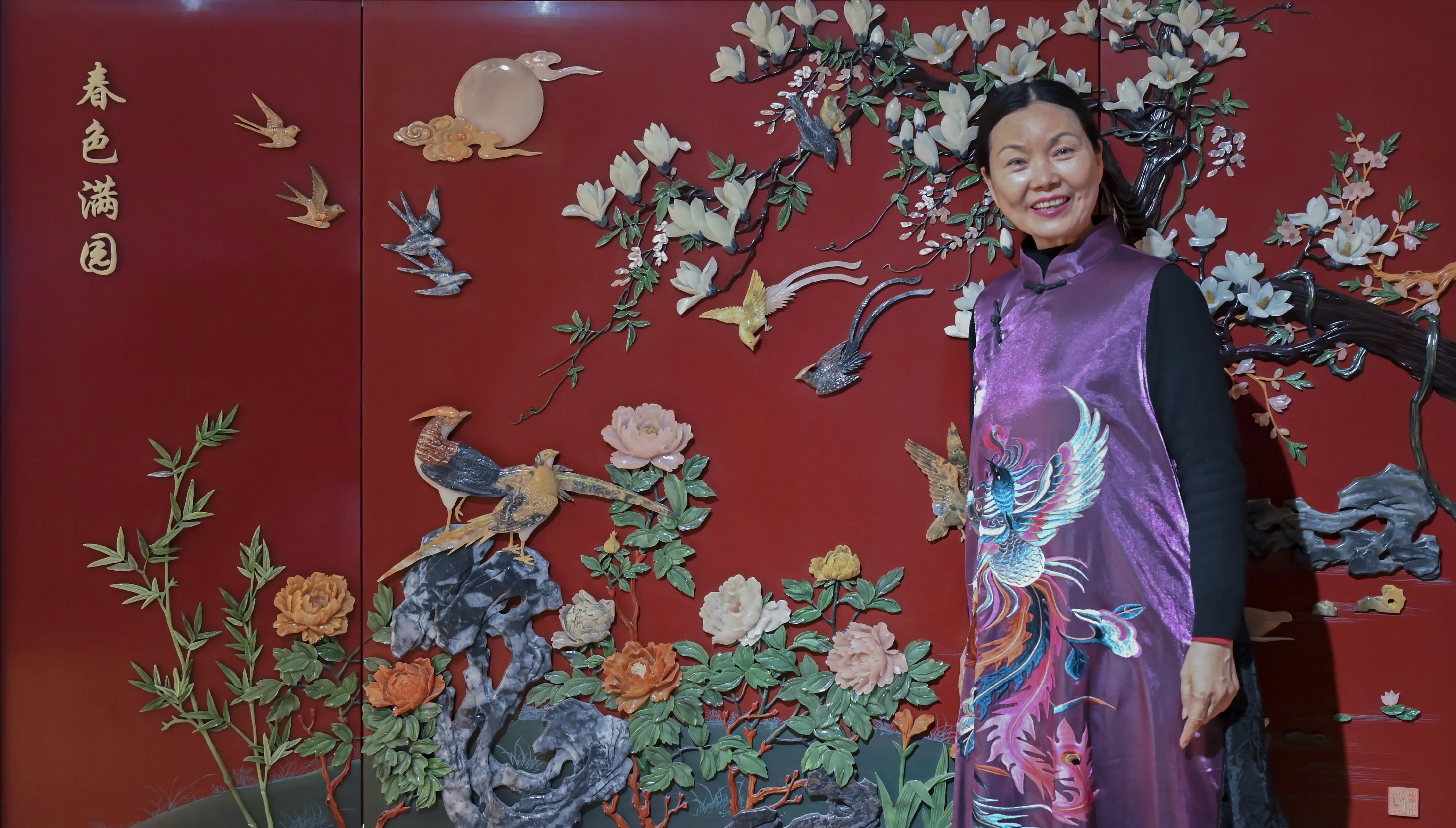 原創(chuàng)[文化揚(yáng)州]歡天喜地迎馬年！當(dāng)刺繡華服邂逅非遺與書(shū)畫