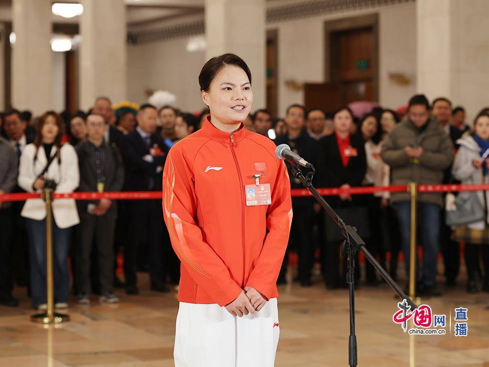 徐詩曉代表：國家快速發(fā)展給了我們施展才華的舞臺(tái)