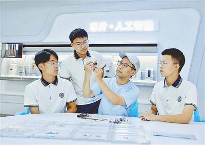 政府工作報告中的10大教育關(guān)鍵詞，教育工作者這樣熱議