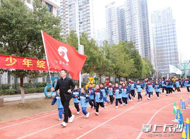 原創(chuàng)周南梅溪湖小學(xué)：策馬揚(yáng)鞭 做追“鋒”少年