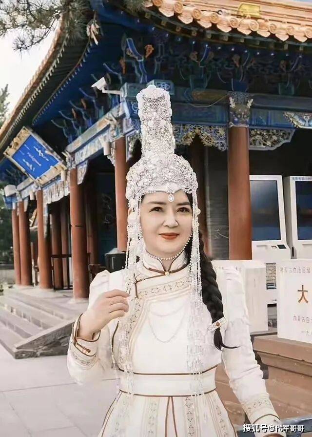 原創(chuàng)67歲胡慧中近況曝光！變賣房產(chǎn)救老公出獄，如今200斤女兒讓她牽掛