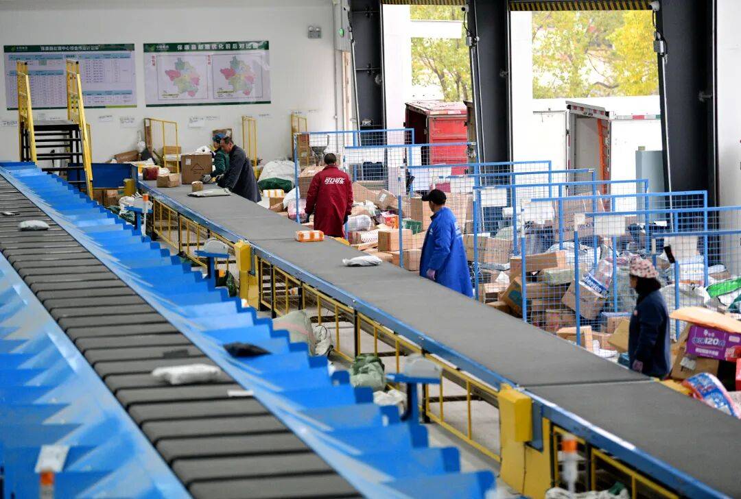 新年新氣象 實(shí)干開新局丨快遞跑起來，物流更暢通！?？悼爝f包裹實(shí)現(xiàn)“當(dāng)日清、當(dāng)日達(dá)”