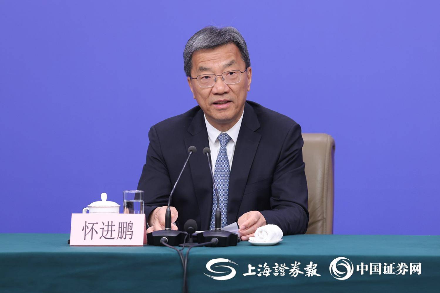 教育部部長懷進(jìn)鵬：圍繞全面構(gòu)建公平優(yōu)質(zhì)的基礎(chǔ)教育體系，實(shí)施基礎(chǔ)教育重大工程