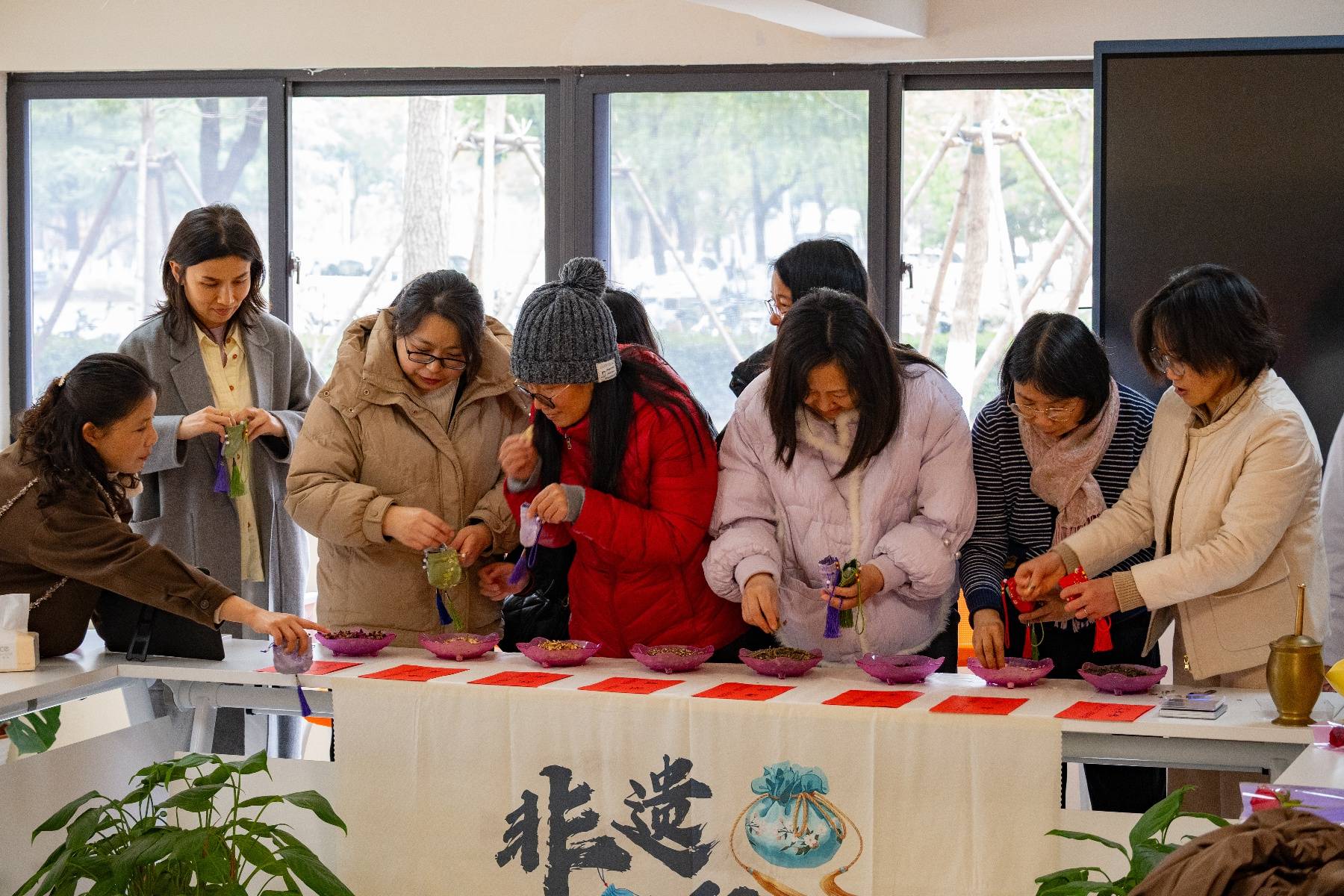 中南民族大學(xué)開(kāi)展“三八”國(guó)際婦女節(jié)系列特色體驗(yàn)活動(dòng)