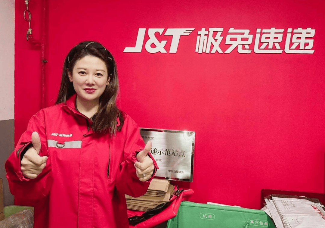 “快遞女俠“祁琳：堅守快遞行業(yè)17年，把每份托付穩(wěn)穩(wěn)送達丨我們·Women