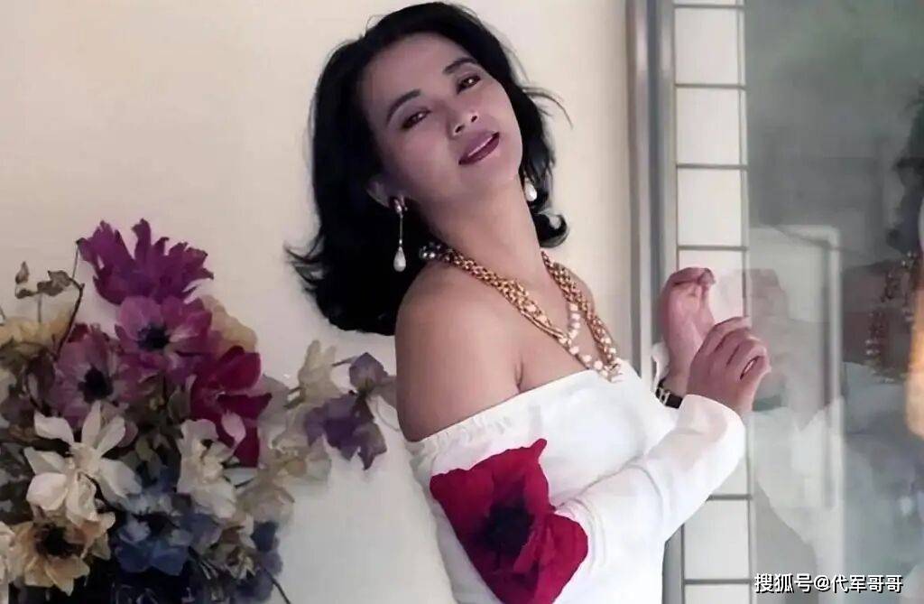 原創(chuàng)67歲胡慧中近況曝光！變賣房產(chǎn)救老公出獄，如今200斤女兒讓她牽掛