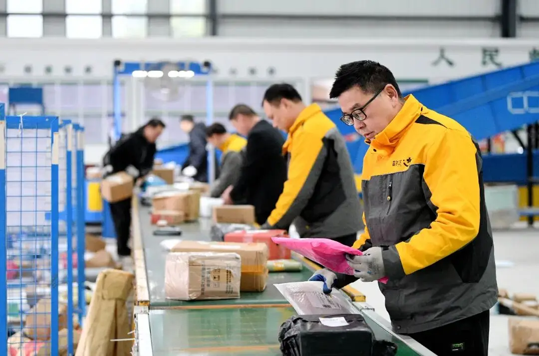 新年新氣象 實(shí)干開新局丨快遞跑起來，物流更暢通！?？悼爝f包裹實(shí)現(xiàn)“當(dāng)日清、當(dāng)日達(dá)”