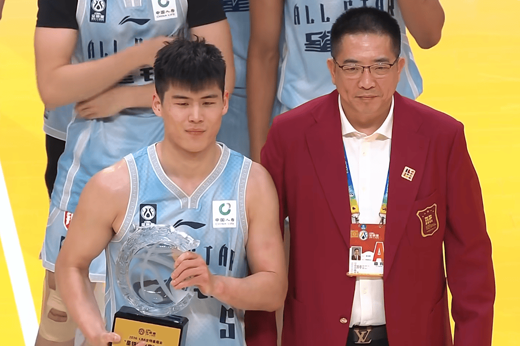 原創(chuàng)CBA星銳大勝大學(xué)生聯(lián)，陳家政摘得MVP，謝智杰打醬油