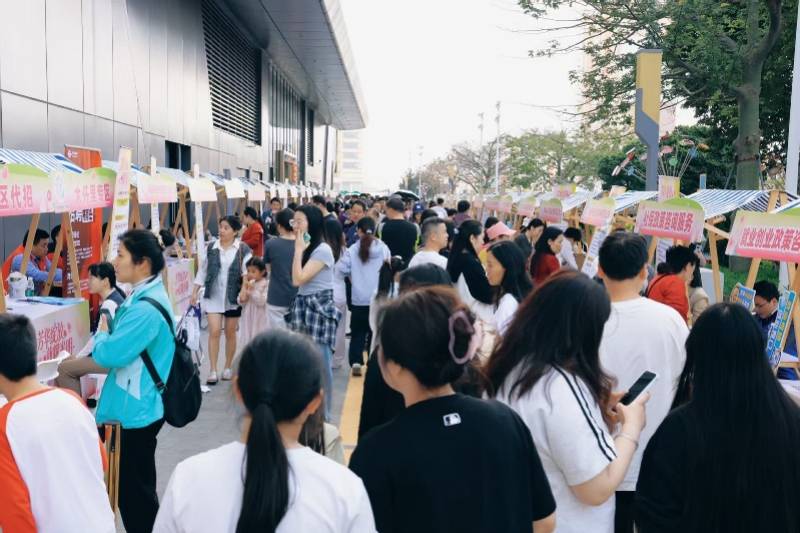 深圳光明區(qū)的這場招聘會為求職者鋪就“春風(fēng)之路”