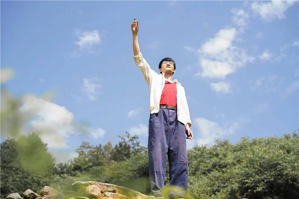 助力弟弟妹妹上大學(xué)：家庭第一代大學(xué)生的苦與樂(lè)