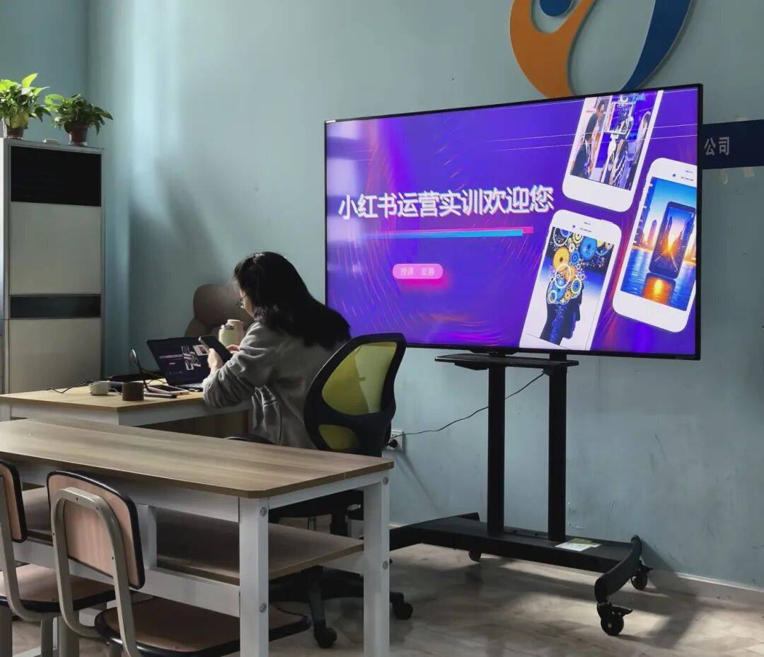 成都夜校即將開班，3月多區(qū)課程上新！舞蹈、配音、攝影、瑜伽、咖啡、化妝、羽毛球、八段錦…