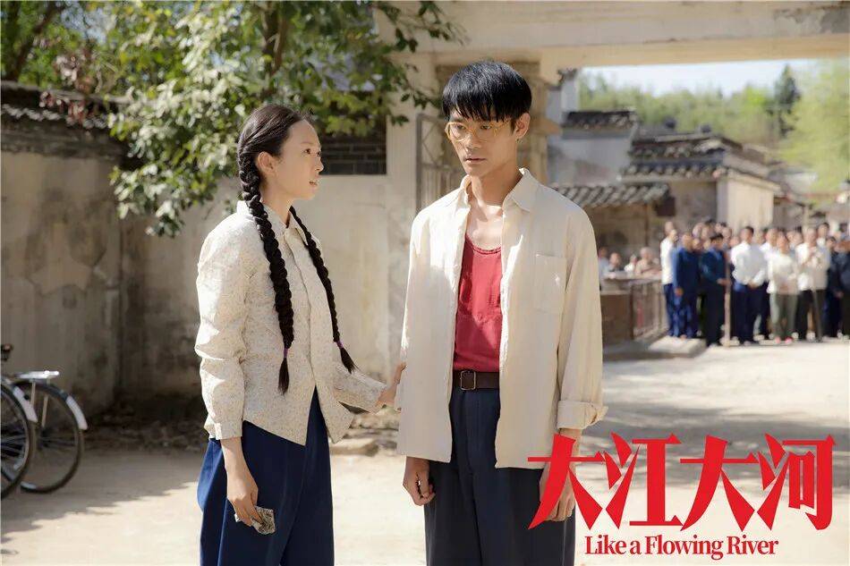 助力弟弟妹妹上大學(xué)：家庭第一代大學(xué)生的苦與樂(lè)