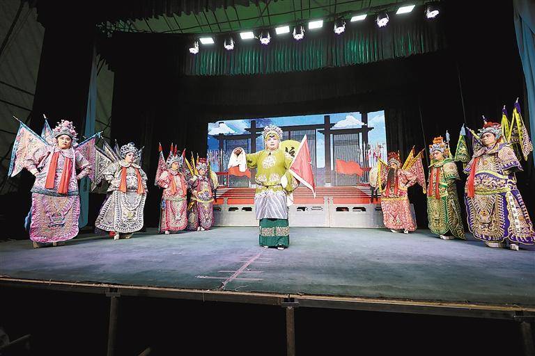 戲劇展演傳鄉(xiāng)情